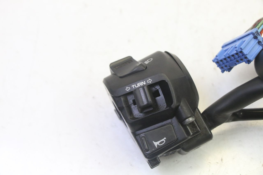 photo de LEFT HANDLEBAR SWITCH HONDA FES S-WING SWING ABS 125 (2007 - 2015) - Component detail