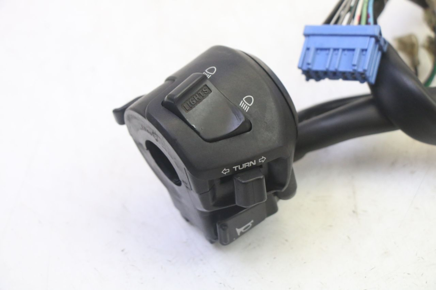 photo de LEFT HANDLEBAR SWITCH HONDA FES S-WING SWING ABS 125 (2007 - 2015) - Alternative perspective