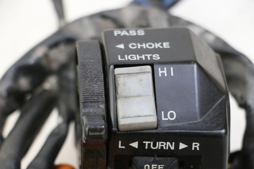photo de LEFT SWITCH YAMAHA FJ 36Y 1100 (1984 - 1985) - Zoom on usage condition