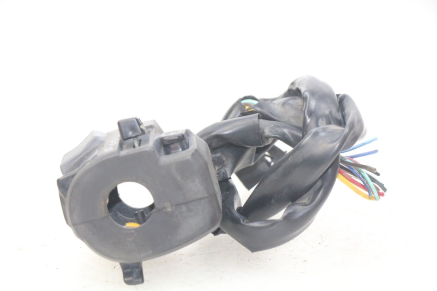 photo de LEFT HANDLEBAR SWITCH YAMAHA FJR ABS 1300 (2006 - 2012) - Zoom on usage condition
