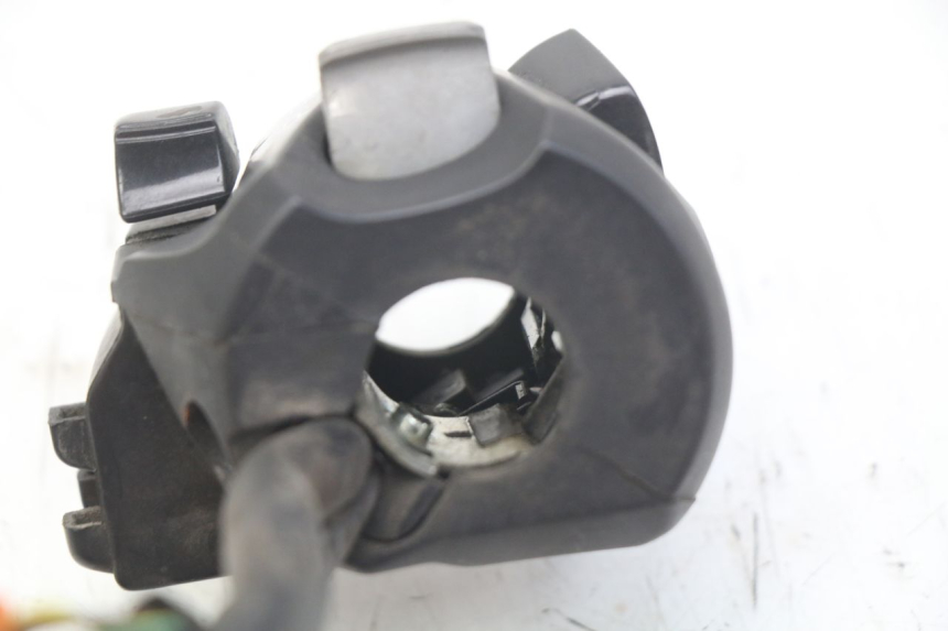 photo de LEFT HANDLEBAR SWITCH HONDA FORZA 125 (2015 - 2016) - Zoom on usage condition