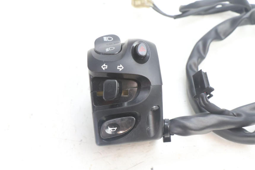 photo de LEFT SWITCH YAMAHA FZ8 800 (2010 - 2016) - Component detail