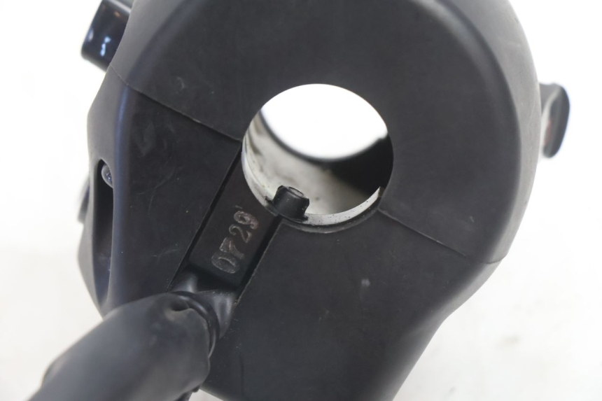 photo de LEFT SWITCH YAMAHA FZ8 800 (2010 - 2016) - Fixing points details