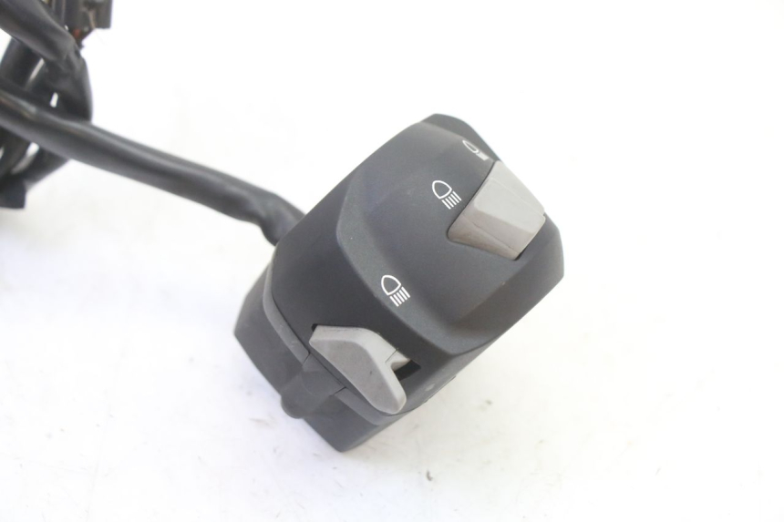 photo de LEFT SWITCH BMW G310 R 310 (2016 - 2020) - Alternative perspective