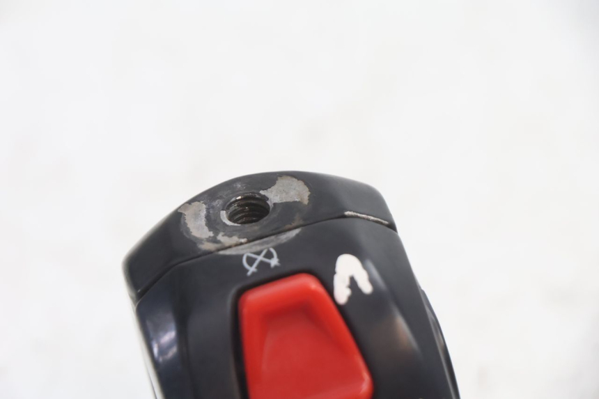 photo de LEFT SWITCH TNT MOTOR GRIDO 2T 50 (2010 - 2019) - Zoom on usage condition