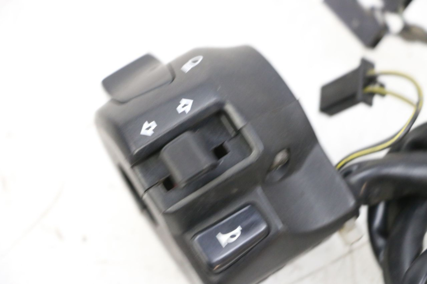 photo de LEFT SWITCH SUZUKI GSXR GSX-R 1000 (2003 - 2004) - Surface and material condition