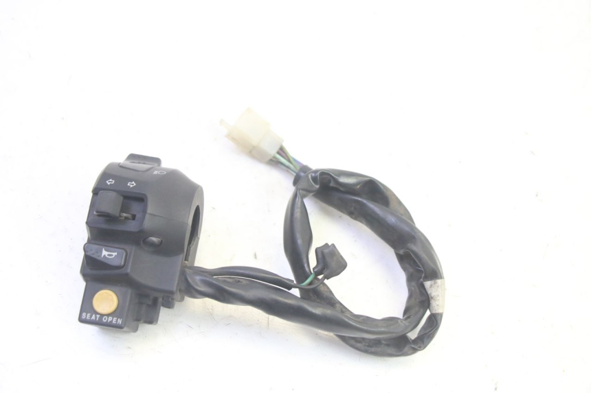 photo de LEFT SWITCH SYM GTS EVO 125 (2009 - 2013) - Zoom on usage condition