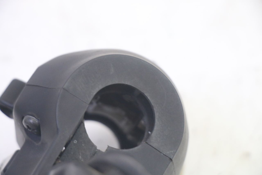 photo de LEFT SWITCH SYM GTS EVO 125 (2009 - 2013) - Surface and material condition