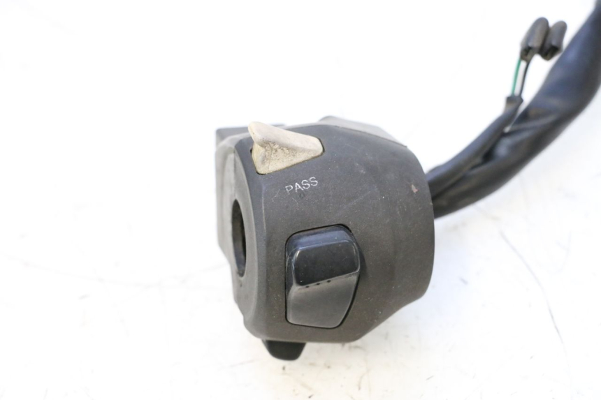 photo de LEFT SWITCH SYM GTS EVO 125 (2009 - 2013) - Alternative perspective