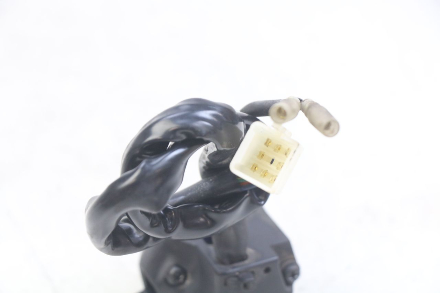 photo de LEFT HANDLEBAR SWITCH SYM JET SPORT XR 50 (2006 - 2015) - Zoom on usage condition