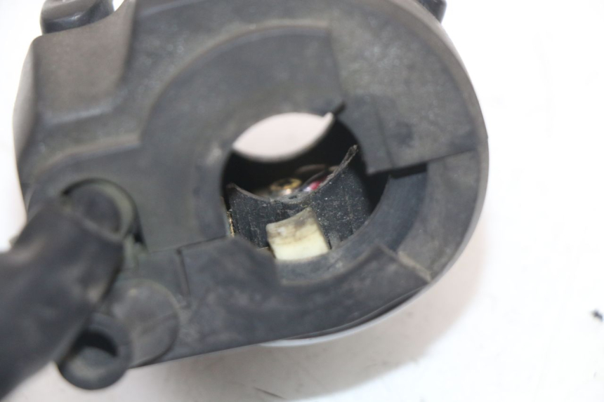 photo de LEFT SWITCH KAWASAKI ZR7 ZR-7 S 750 (1999 - 2004) - Fixing points details