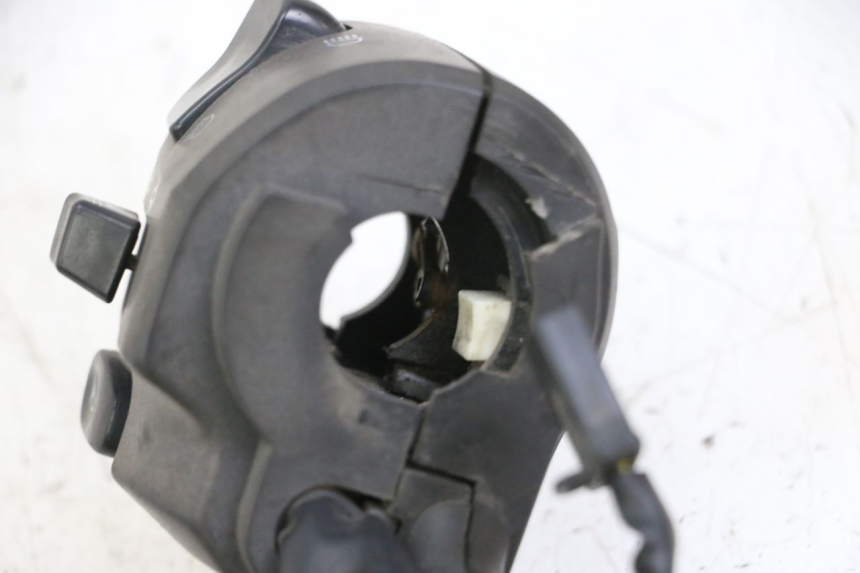 photo de LEFT SWITCH KAWASAKI ZR7 ZR-7 S 750 (1999 - 2004) - Alternative perspective
