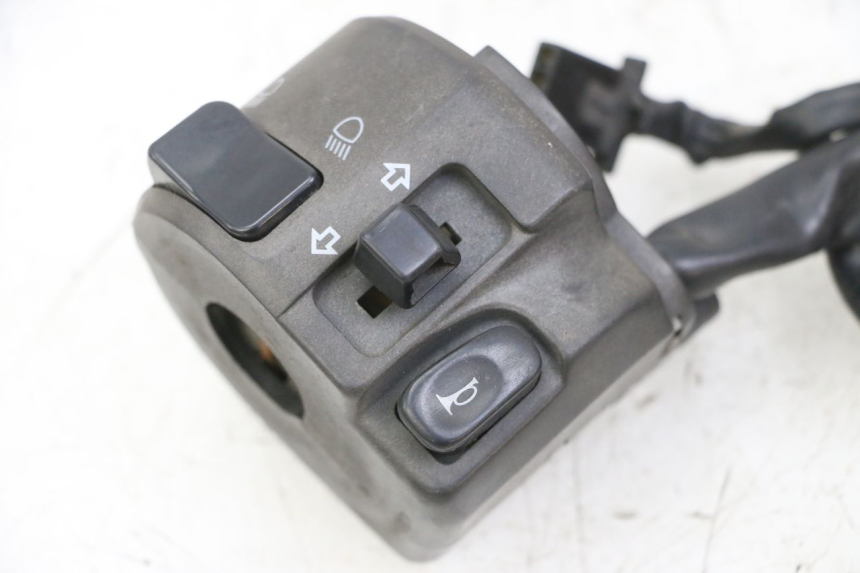 photo de LEFT SWITCH KAWASAKI ZR7 ZR-7 S 750 (1999 - 2004) - Surface and material condition