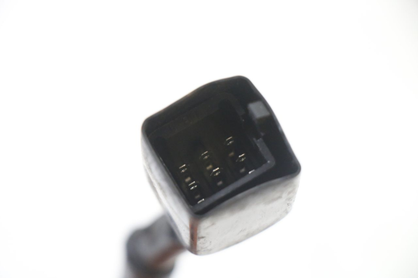 photo de LEFT SWITCH PEUGEOT KISBEE 2T 50 (2018 - 2022) - Fixing points details