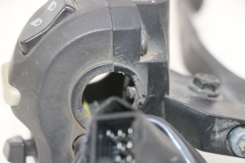 photo de LEFT HANDLEBAR SWITCH PEUGEOT KISBEE 4T 50 (2018 - 2022) - Technical close-up