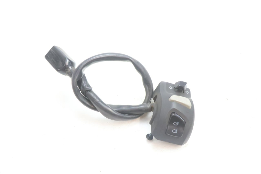 photo de LEFT HANDLEBAR SWITCH PEUGEOT KISBEE 4T 50 (2018 - 2022) - Zoom on usage condition