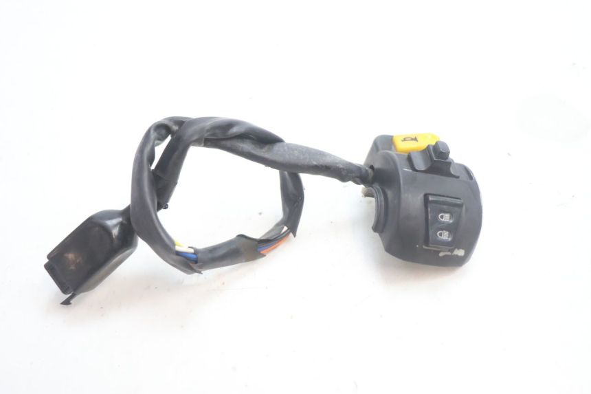 photo de LEFT HANDLEBAR SWITCH PEUGEOT KISBEE 4T 50 (2010 - 2017) - Zoom on usage condition