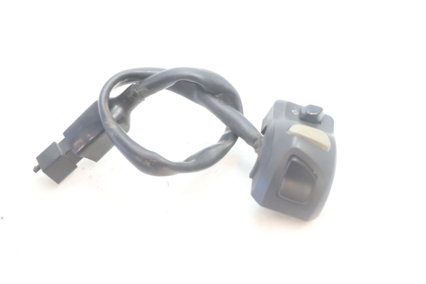 photo de LEFT HANDLEBAR SWITCH PEUGEOT KISBEE 4T 50 (2018 - 2022) - Zoom on usage condition