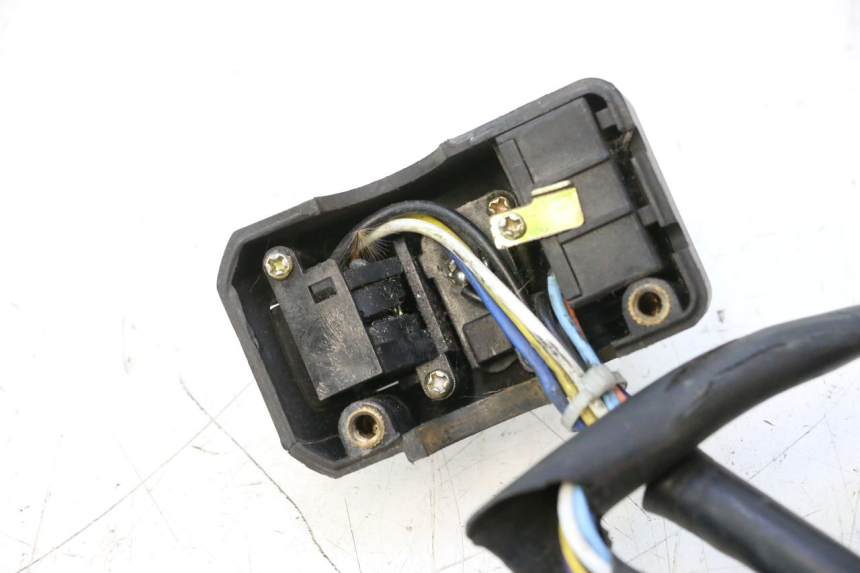 photo de LEFT HANDLEBAR SWITCH PEUGEOT KISBEE 4T 50 (2018 - 2022) - Technical close-up