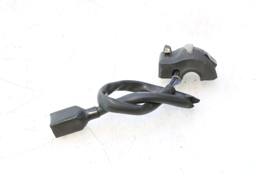 photo de LEFT HANDLEBAR SWITCH PEUGEOT KISBEE 4T 50 (2018 - 2022) - Fixing points details
