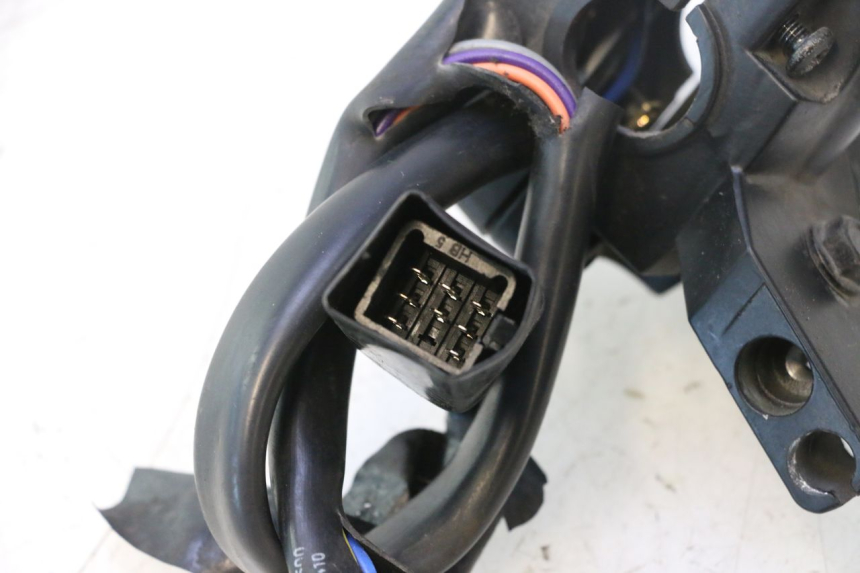 photo de LEFT HANDLEBAR SWITCH PEUGEOT KISBEE 4T 50 (2018 - 2022) - Zoom on usage condition