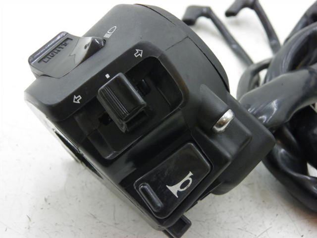 photo de LEFT SWITCH KYMCO QUANNON NAKED 125 (2010) - Zoom on usage condition
