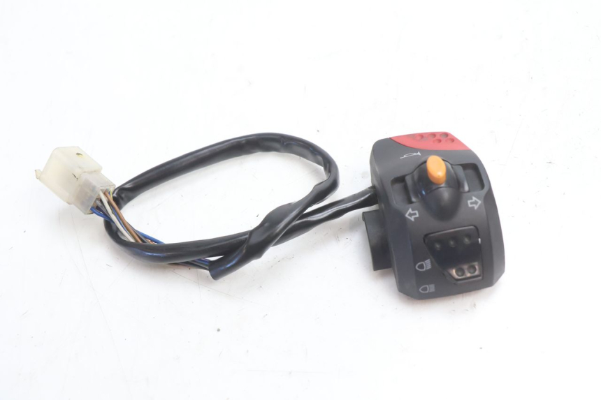 photo de LEFT HANDLEBAR SWITCH PEUGEOT LUDIX 50 (2008 - 2017) - Zoom on usage condition