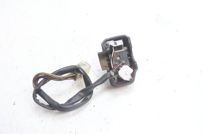 photo de LEFT SWITCH PEUGEOT LUDIX PRO 2T 50 (2010 - 2017) - Alternative perspective
