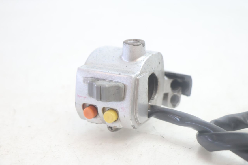 photo de LEFT SWITCH SYM MIO 50 (2005 - 2010) - Zoom on usage condition
