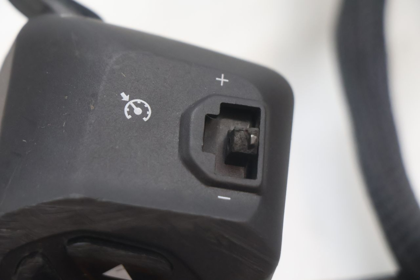 photo de LEFT SWITCH PIAGGIO MP3 HPE 530 (2022 - 2026) - Alternative perspective