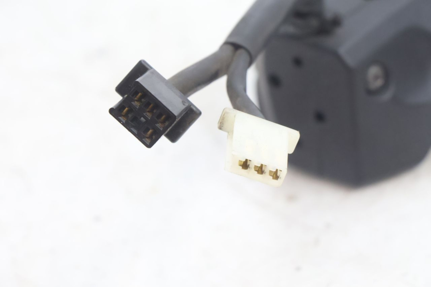 photo de LEFT SWITCH YAMAHA N-MAX NMAX 125 (2021 - 2024) - Fixing points details