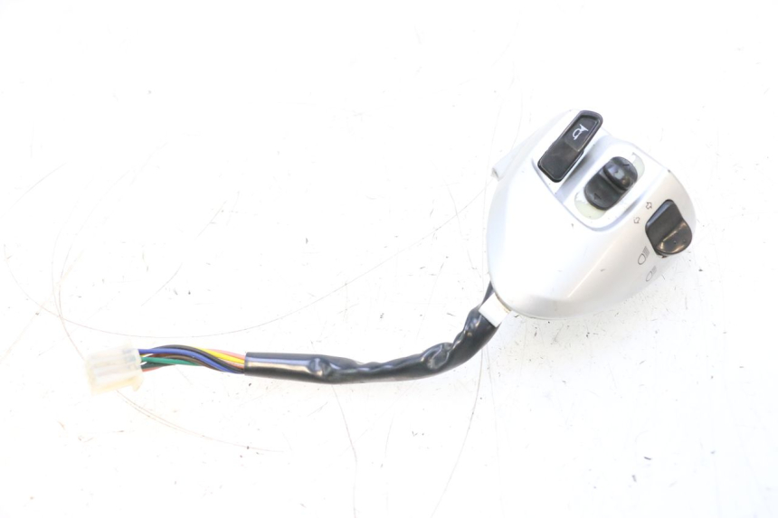 photo de LEFT HANDLEBAR SWITCH YAMAHA NEOS NEO'S 4T 50 (2008 - 2016) - Alternative perspective