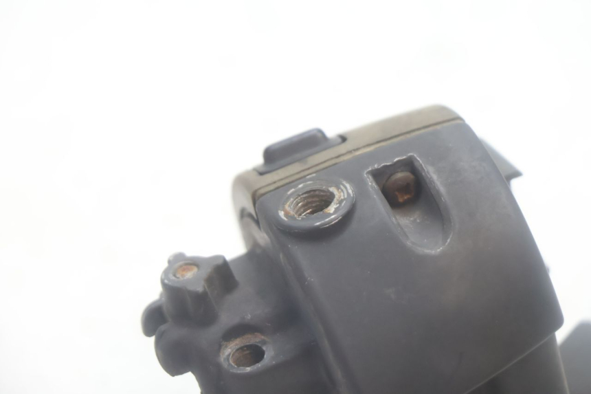 photo de LEFT SWITCH MBK NITRO 50 (2004 - 2008) - Fixing points details