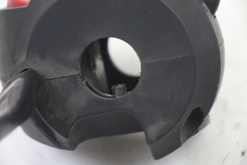 photo de LEFT HANDLEBAR SWITCH PEUGEOT CITYSTAR 125 (2011 - 2017) - Surface and material condition
