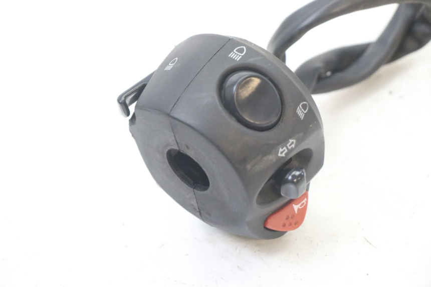 photo de LEFT HANDLEBAR SWITCH PEUGEOT CITYSTAR 2T 50 (2018 - 2021) - Alternative perspective