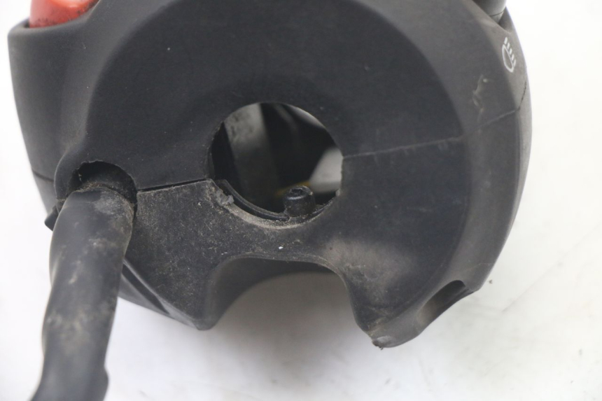 photo de LEFT HANDLEBAR SWITCH PEUGEOT CITYSTAR 2T 50 (2018 - 2021) - Fixing points details