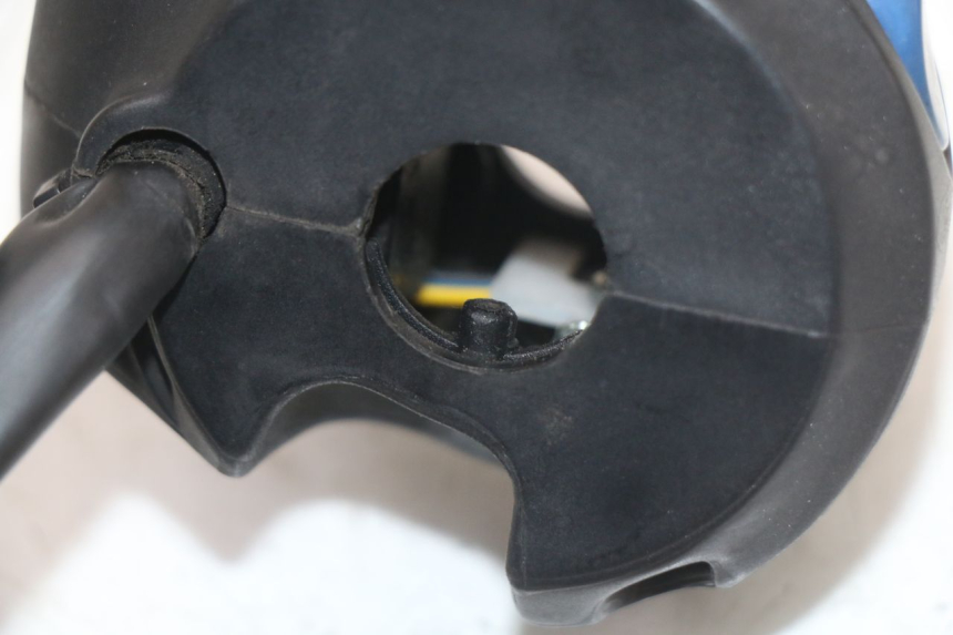 photo de LEFT HANDLEBAR SWITCH PEUGEOT ELYSTAR 50 (2002 - 2014) - Surface and material condition