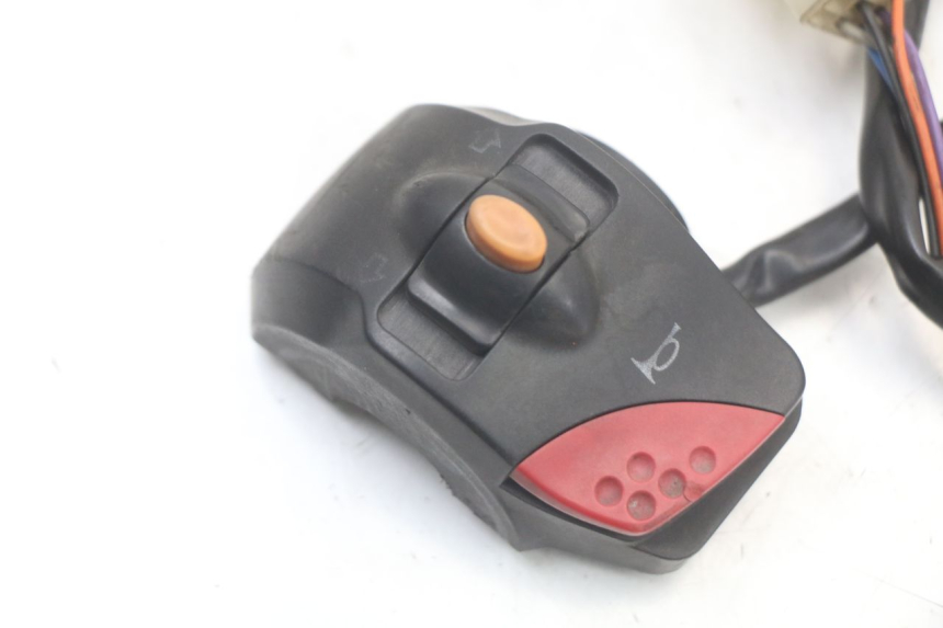 photo de LEFT HANDLEBAR SWITCH PEUGEOT LUDIX 50 (2005 - 2007) - Zoom on usage condition