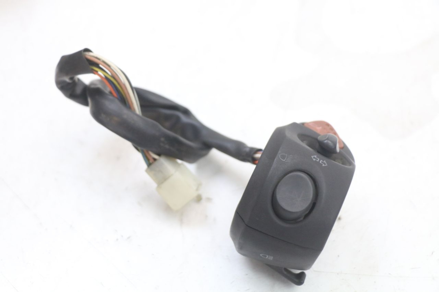 photo de LEFT HANDLEBAR SWITCH PEUGEOT SATELIS 125 (2010 - 2012) - Alternative perspective