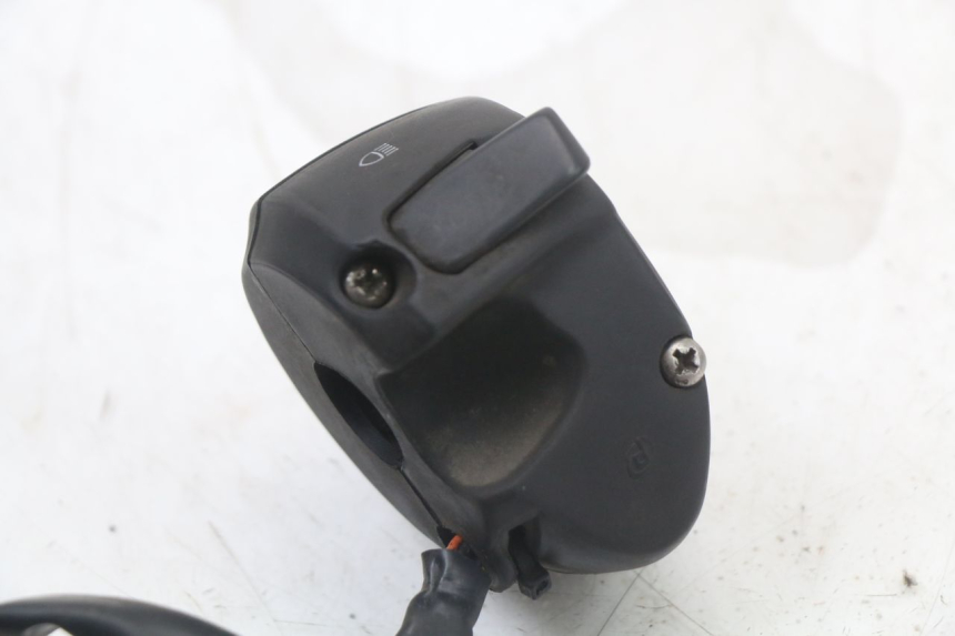 photo de LEFT HANDLEBAR SWITCH PEUGEOT SATELIS 125 (2010 - 2012) - Technical close-up