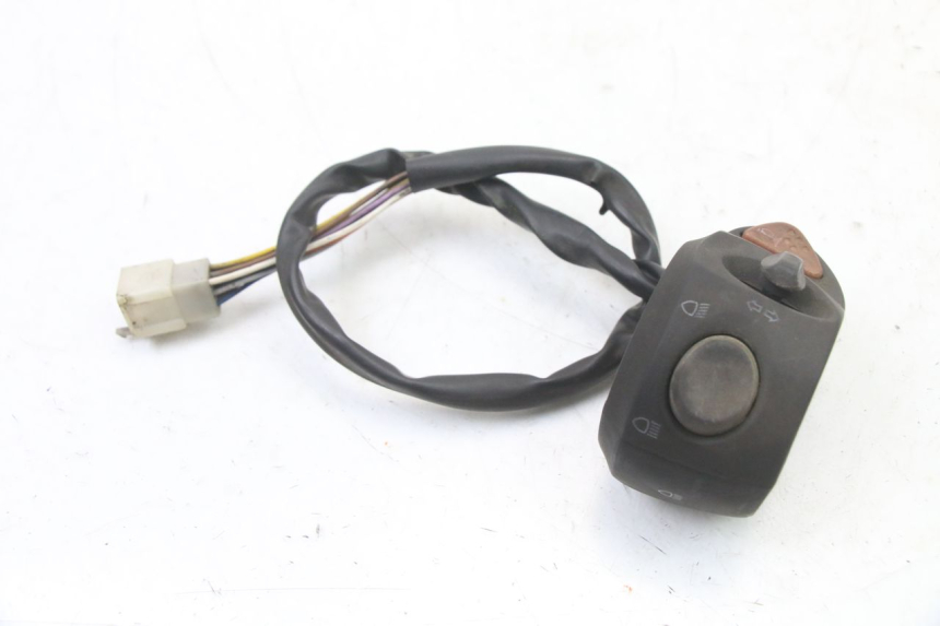 photo de LEFT SWITCH PEUGEOT SATELIS 125 (2013 - 2018) - Zoom on usage condition