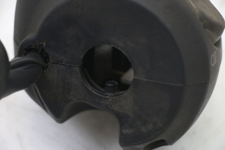 photo de LEFT SWITCH PEUGEOT SATELIS 125 (2013 - 2018) - Fixing points details