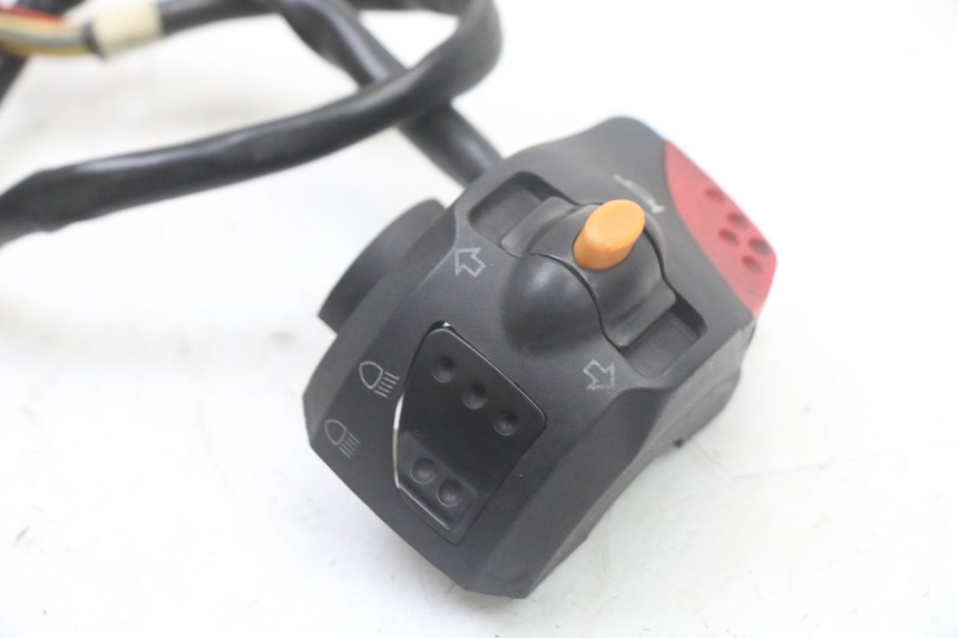 photo de LEFT SWITCH PEUGEOT TREKKER TKR 50 (2005 - 2014) - Alternative perspective
