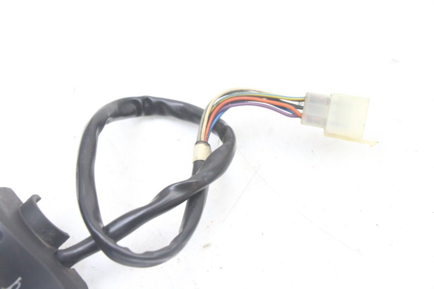 photo de LEFT SWITCH PEUGEOT TREKKER TKR 50 (2005 - 2014) - Fixing points details