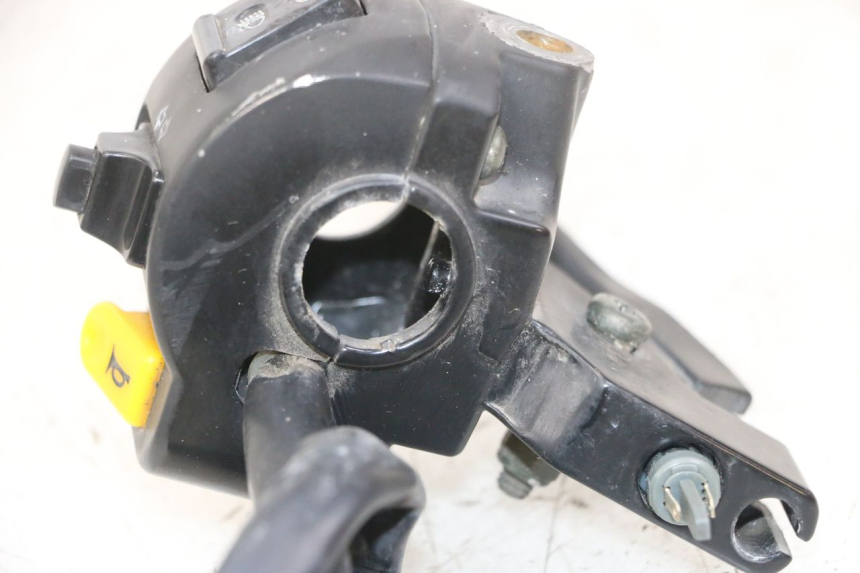 photo de LEFT SWITCH PEUGEOT VIVACITY 125 (2010 - 2017) - Surface and material condition