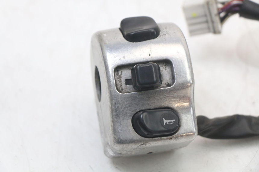 photo de LEFT SWITCH PIAGGIO BEVERLY 125 (1998 - 2005) - Zoom on usage condition