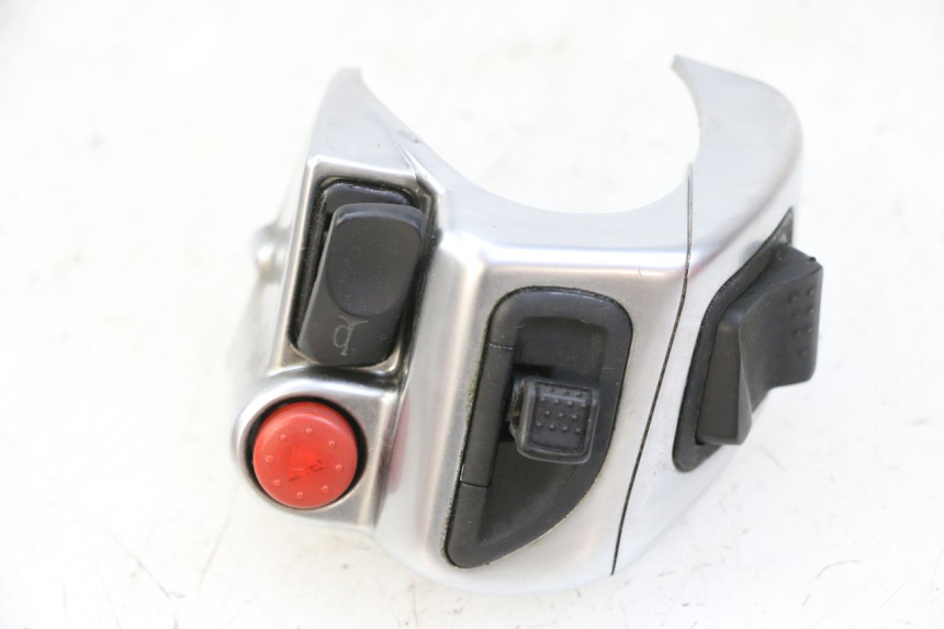 photo de LEFT HANDLEBAR SWITCH PIAGGIO MP3 125 (2006 - 2014) - Zoom on usage condition