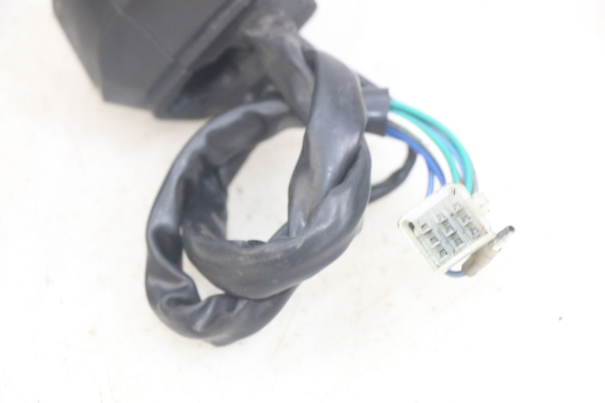 photo de LEFT HANDLEBAR SWITCH YAMASAKI ROADSTER 50 (2013 - 2018) - Zoom on usage condition