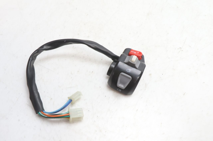 photo de LEFT HANDLEBAR SWITCH TNT MOTOR ROMA 10' 4T 50 (2007 - 2018) - Zoom on usage condition