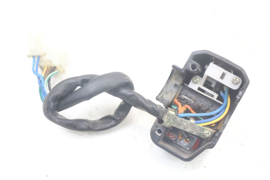 photo de LEFT HANDLEBAR SWITCH KEEWAY RY6 2T 50 (2011 - 2019) - Alternative perspective